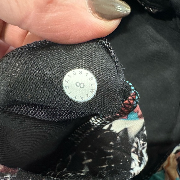 Lululemon bra 8 - Picture 5 of 5